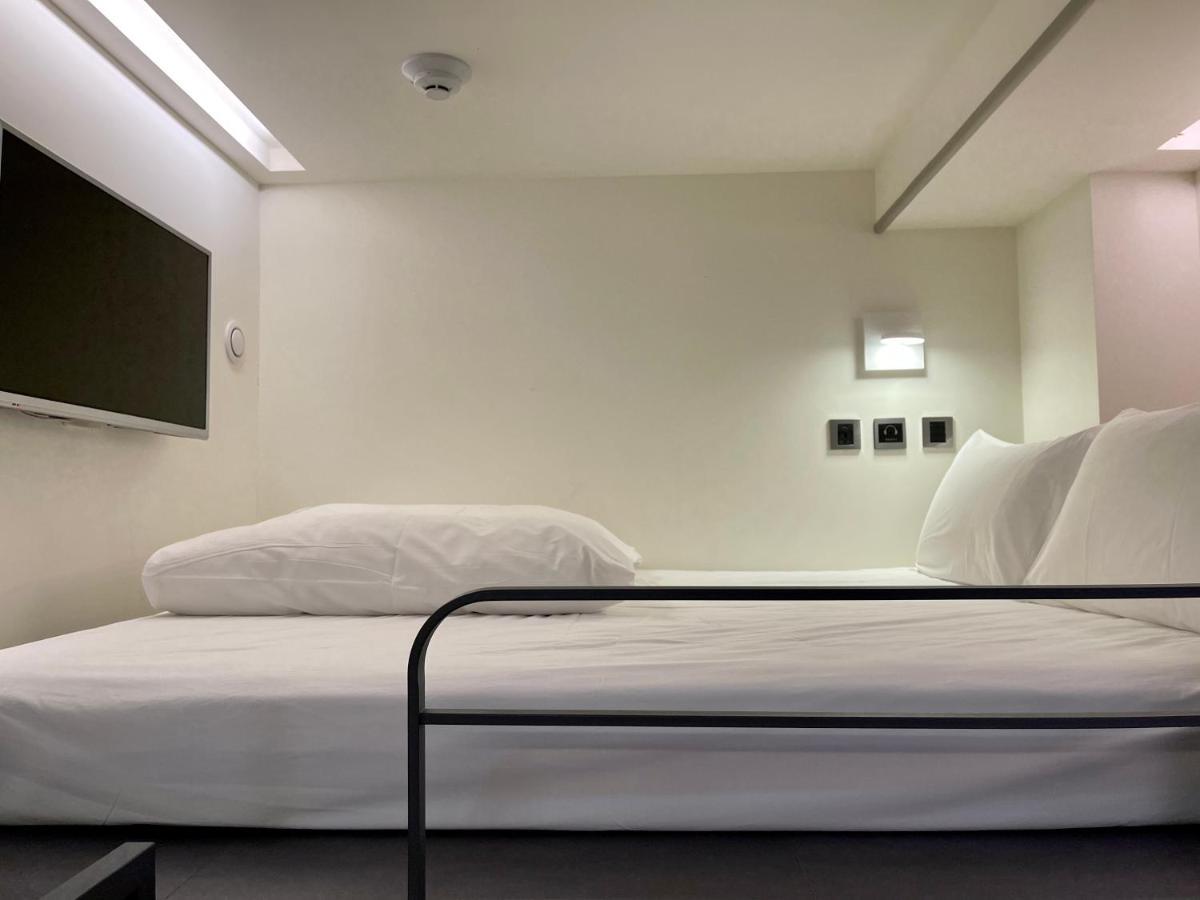 Taiwan Youth Hostel & Capsule Hotel Taipei Exterior photo