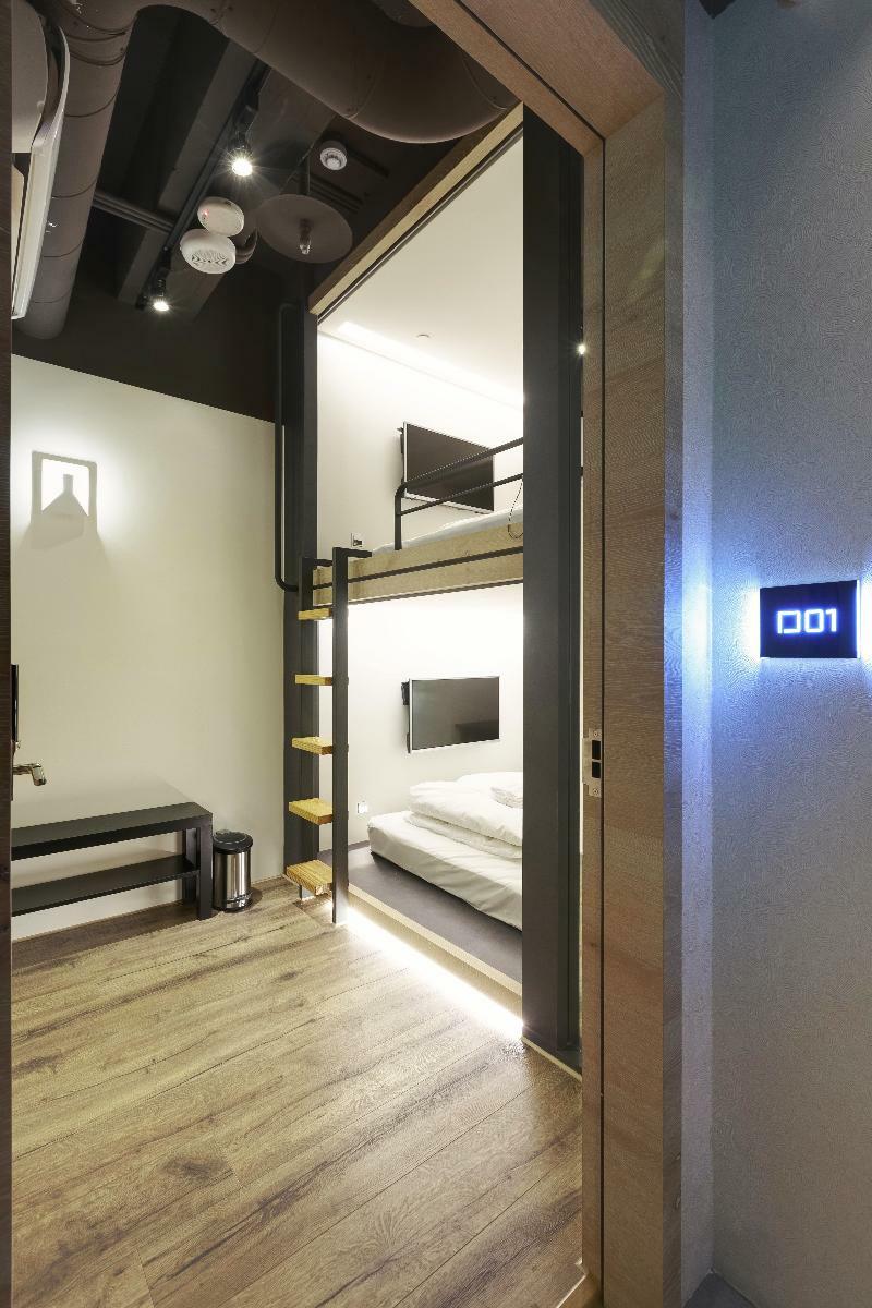 Taiwan Youth Hostel & Capsule Hotel Taipei Exterior photo